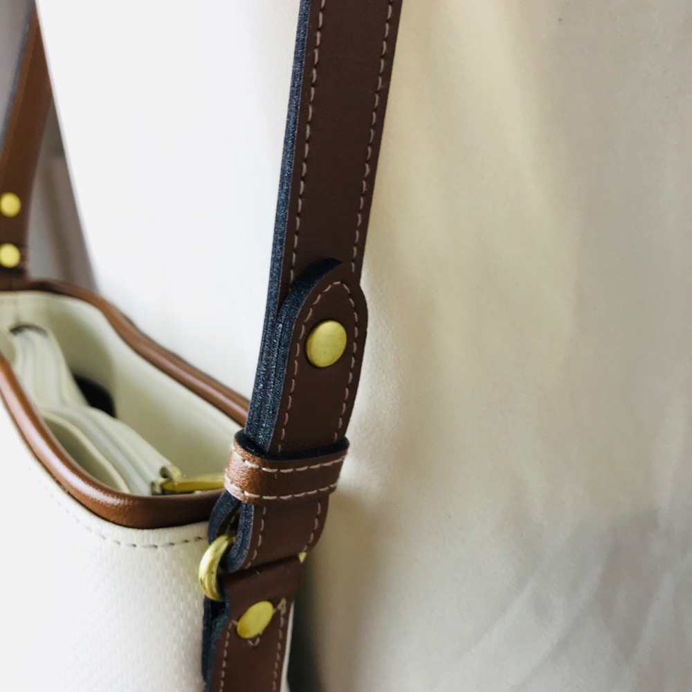 Liz Claiborne Crossbody Bag - Picture 6 of 14